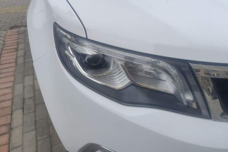 Used Geely Auto Emgrand X7 Sport 2016 1.8TD Automatic ZhiZun Version Right Front Headlight