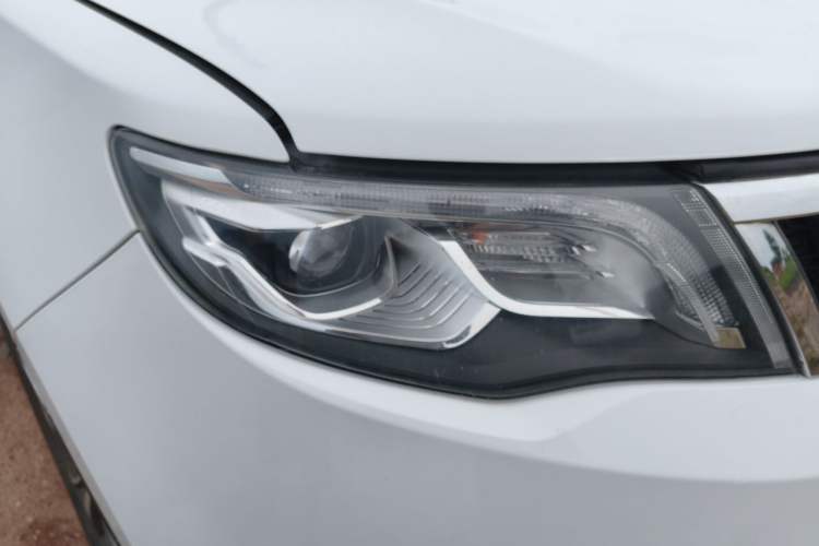 Used Geely Auto Emgrand X7 Sport 2016 1.8TD Manual Smart Edition Right Front Headlight