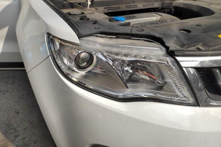 Used Geely Auto Emgrand X7 Sport 2016 2.0L Manual Smart Connect Version Right Front Headlight