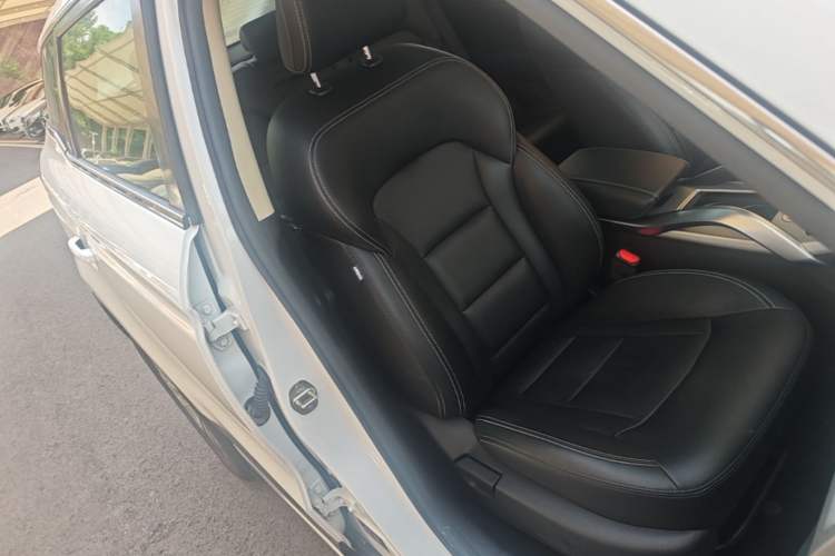 Used Geely Auto Emgrand X7 Sport 2016 1.8TD Automatic Smart Connectivity Version Right Front Seat