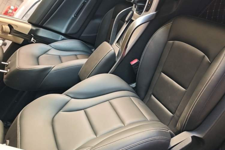 Used Geely Auto Emgrand X7 Sport 2016 2.0L Manual Smart Connect Version Right Front Seat