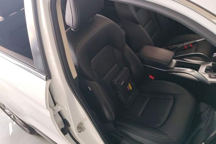 Used Geely Auto Emgrand X7 Sport 2016 2.0L Manual Smart Connect Version Right Front Seat