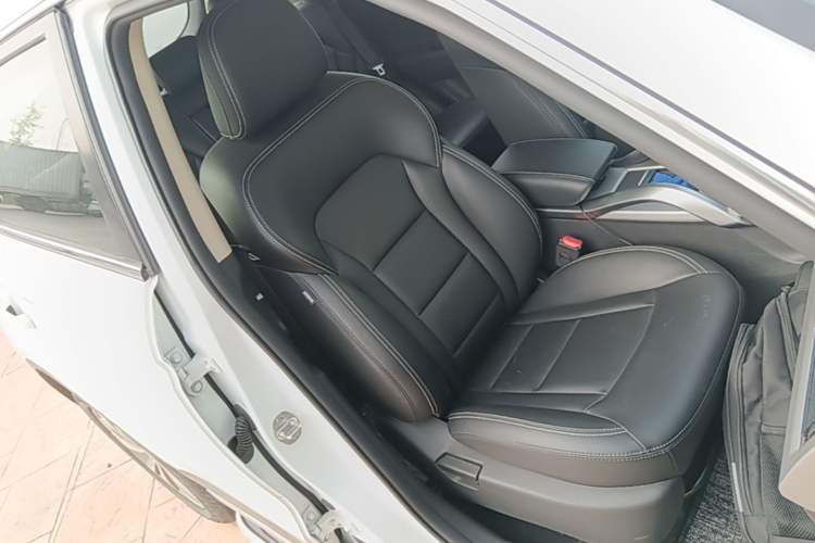 Used Geely Auto Emgrand X7 Sport 2016 1.8TD Automatic Smart Connectivity Version Right Front Seat