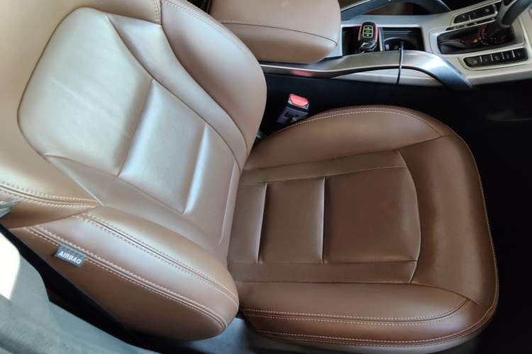 Used Geely Auto Emgrand X7 Sport 2016 1.8TD Automatic All-Wheel-Drive ZhiZun Edition Right Front Seat