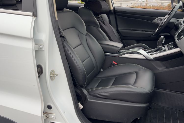 Used Geely Auto Emgrand X7 Sport 2016 1.8TD Automatic Smart Model Right Front Seat