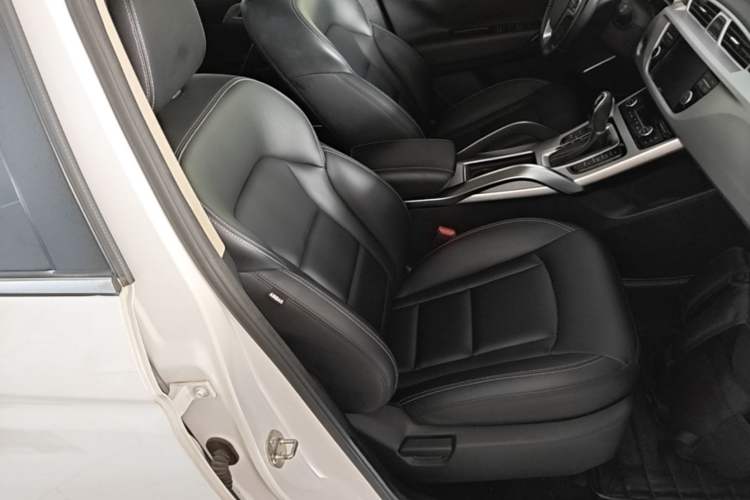 Used Geely Auto Emgrand X7 Sport 2016 1.8TD Automatic Smart Model Right Front Seat
