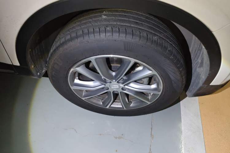 Used Geely Auto Emgrand X7 Sport 2016 1.8TD Automatic Smart Model Right Front Wheel Hub