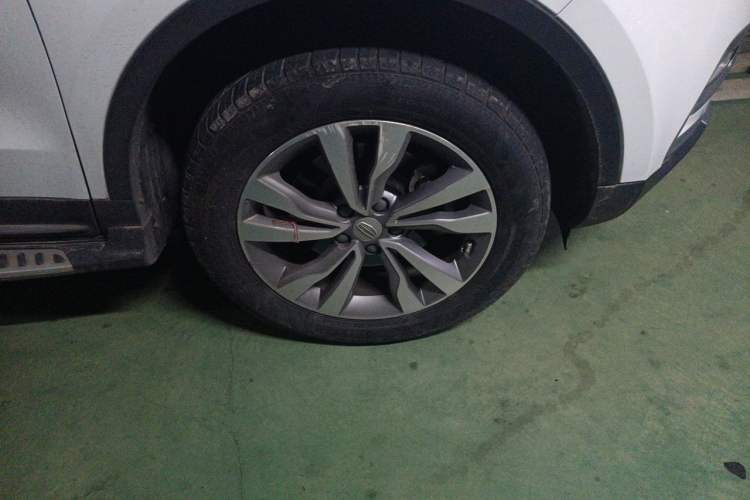 Used Geely Auto Emgrand X7 Sport 2016 1.8TD Automatic ZhiZun Version Right Front Wheel Hub