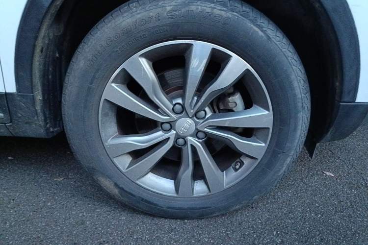 Used Geely Auto Emgrand X7 Sport 2016 1.8TD Automatic Smart Connectivity Version Right Front Wheel Hub