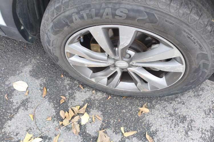 Used Geely Auto Emgrand X7 Sport 2016 1.8TD Automatic ZhiZun Version Right Front Wheel Hub