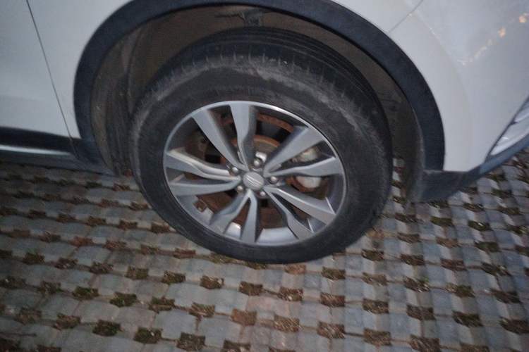 Used Geely Auto Emgrand X7 Sport 2016 1.8TD Automatic Smart Model Right Front Wheel Hub