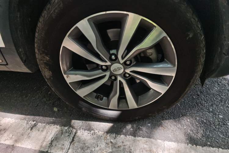 Used Geely Auto Emgrand X7 Sport 2016 1.8TD Automatic ZhiZun Version Right Front Wheel Hub