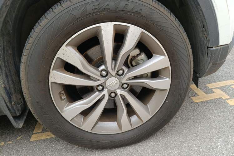 Used Geely Auto Emgrand X7 Sport 2016 1.8TD Automatic ZhiZun Version Right Front Wheel Hub