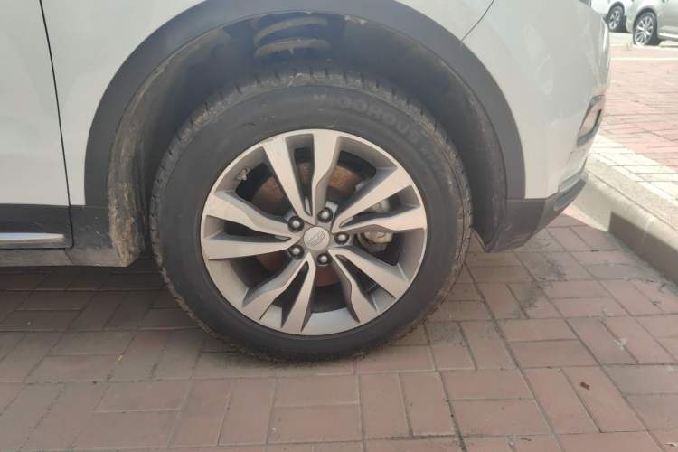 Used Geely Auto Emgrand X7 Sport 2016 1.8TD Automatic All-Wheel-Drive ZhiZun Edition Right Front Wheel Hub