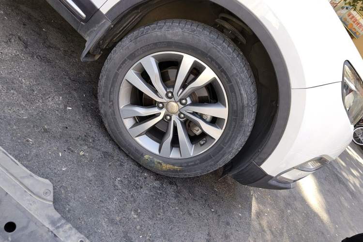 Used Geely Auto Emgrand X7 Sport 2016 1.8TD Automatic All-Wheel Drive Smart Version Right Front Wheel Hub