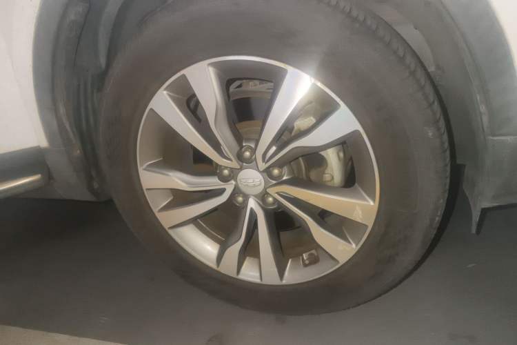 Used Geely Auto Emgrand X7 Sport 2016 1.8TD Automatic All-Wheel-Drive ZhiZun Edition Right Front Wheel Hub