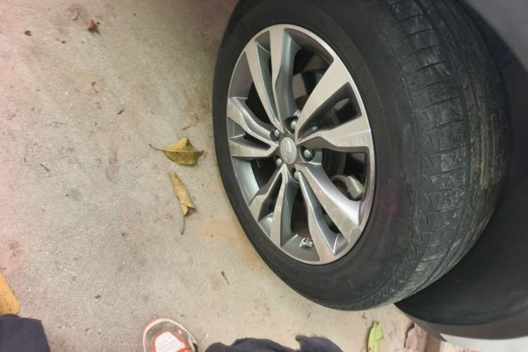 Used Geely Auto Emgrand X7 Sport 2016 1.8TD Automatic Smart Model Right Front Wheel Hub