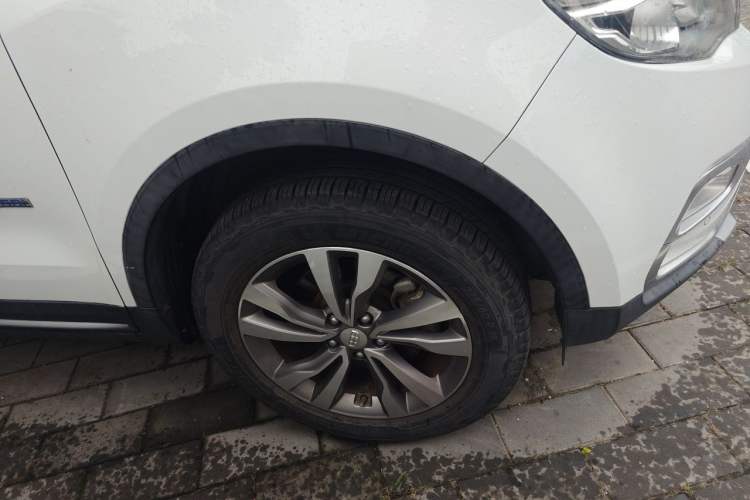 Used Geely Auto Emgrand X7 Sport 2016 1.8TD Automatic All-Wheel-Drive ZhiZun Edition Right Front Wheel Hub