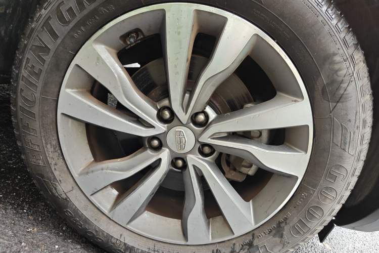 Used Geely Auto Emgrand X7 Sport 2016 1.8TD Automatic All-Wheel Drive Smart Version Right Front Wheel Hub