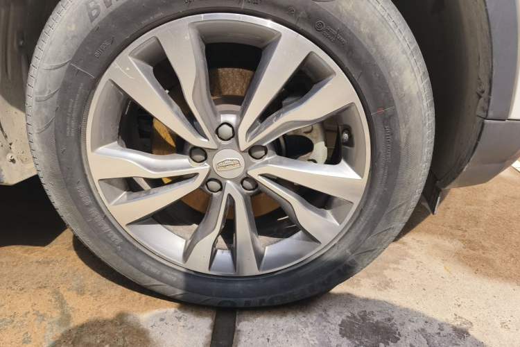 Used Geely Auto Emgrand X7 Sport 2016 1.8TD Automatic Smart Connectivity Version Right Front Wheel Hub