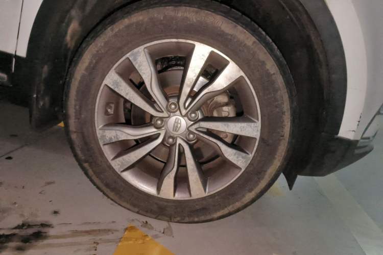 Used Geely Auto Emgrand X7 Sport 2016 1.8TD Automatic All-Wheel-Drive ZhiZun Edition Right Front Wheel Hub
