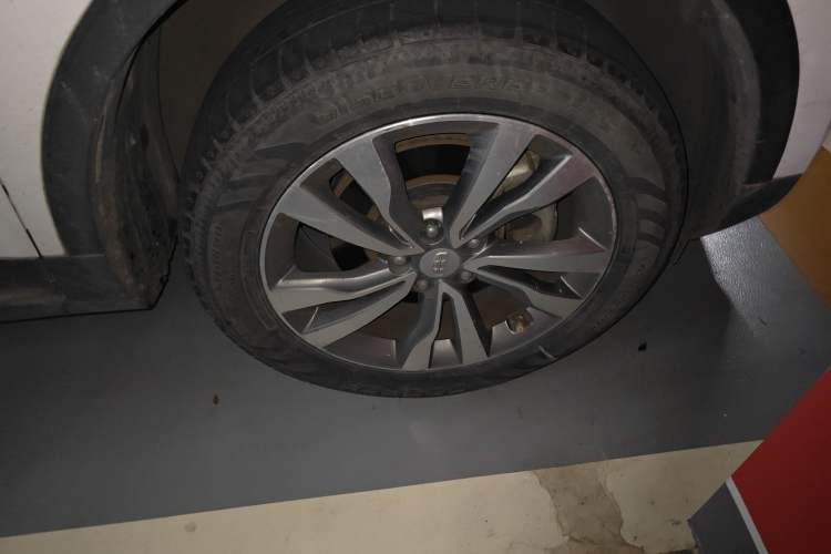 Used Geely Auto Emgrand X7 Sport 2016 1.8TD Automatic ZhiZun Version Right Front Wheel Hub