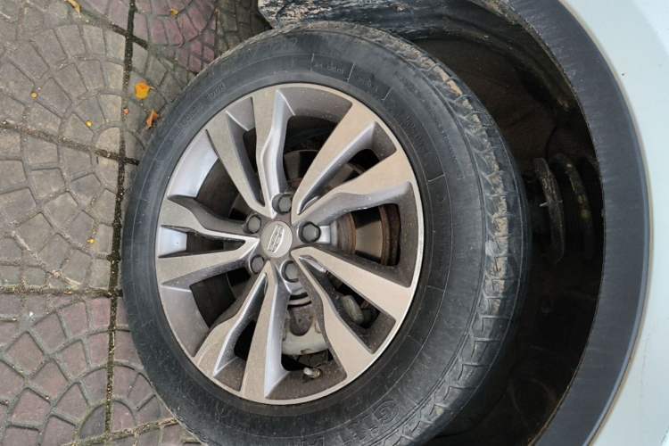 Used Geely Auto Emgrand X7 Sport 2016 1.8TD Automatic Smart Connectivity Version Right Front Wheel Hub
