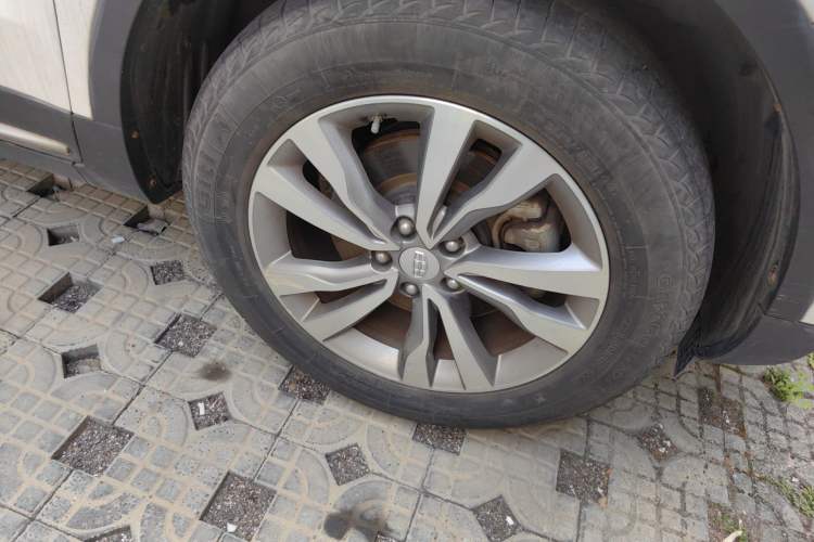 Used Geely Auto Emgrand X7 Sport 2016 1.8TD Automatic ZhiShang Model Right Front Wheel Hub