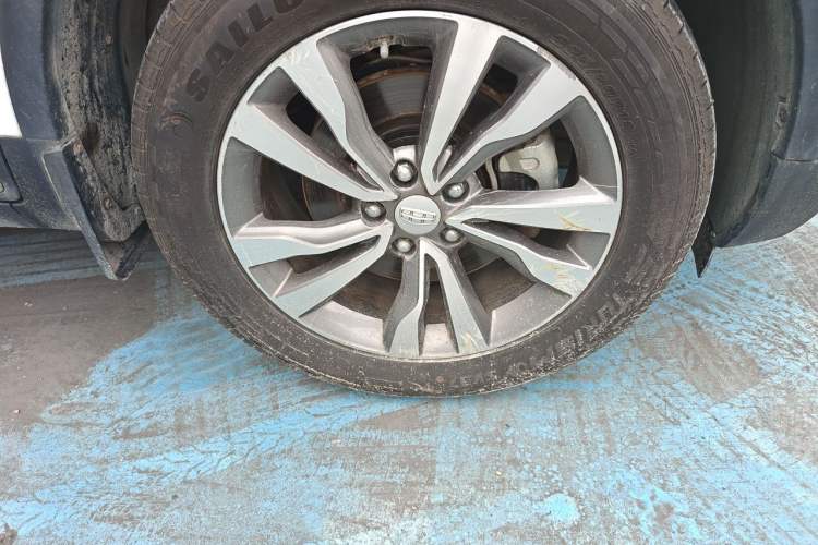 Used Geely Auto Emgrand X7 Sport 2016 1.8TD Automatic Smart Model Right Front Wheel Hub