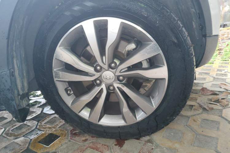 Used Geely Auto Emgrand X7 Sport 2016 1.8TD Automatic ZhiZun Version Right Front Wheel Hub