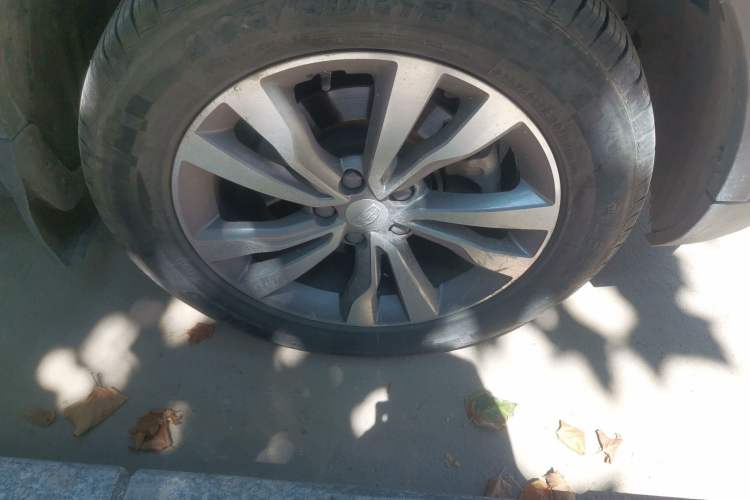 Used Geely Auto Emgrand X7 Sport 2016 1.8TD Automatic ZhiShang Model Right Front Wheel Hub