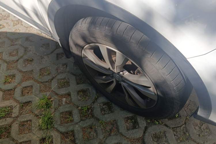 Used Geely Auto Emgrand X7 Sport 2016 1.8TD Automatic Smart Model Right Front Wheel Hub