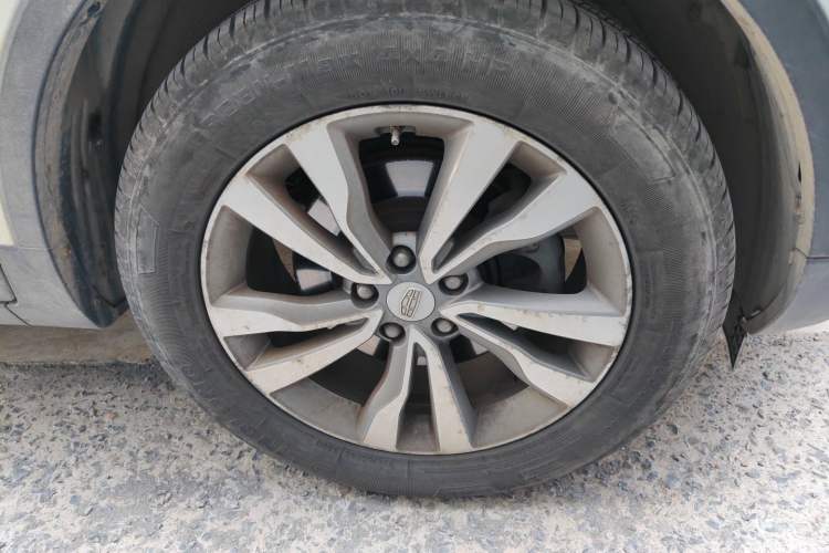Used Geely Auto Emgrand X7 Sport 2016 1.8TD Automatic All-Wheel Drive Smart Version Right Front Wheel Hub