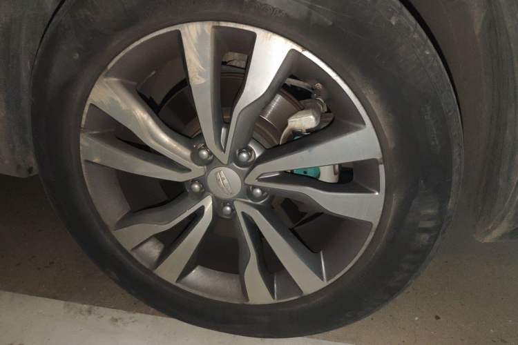 Used Geely Auto Emgrand X7 Sport 2016 1.8TD Automatic Smart Model Right Front Wheel Hub