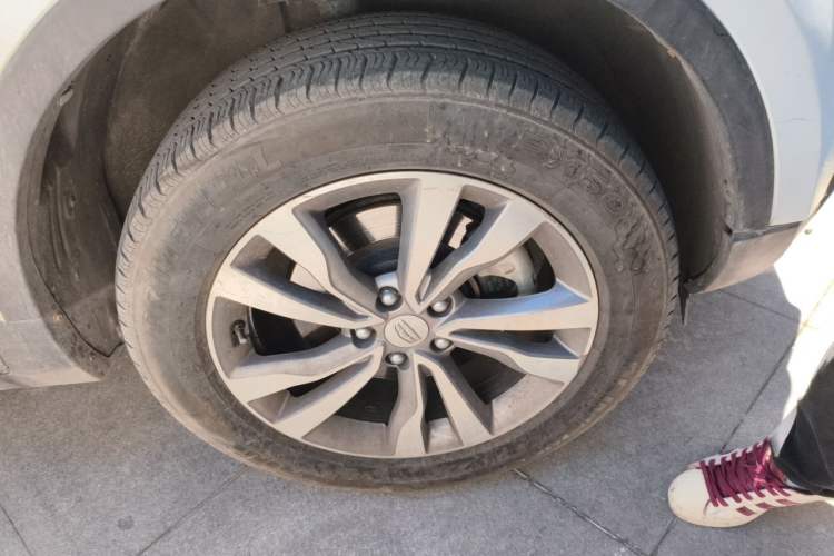 Used Geely Auto Emgrand X7 Sport 2016 2.0L Manual ZhiShang Version Right Front Wheel Hub