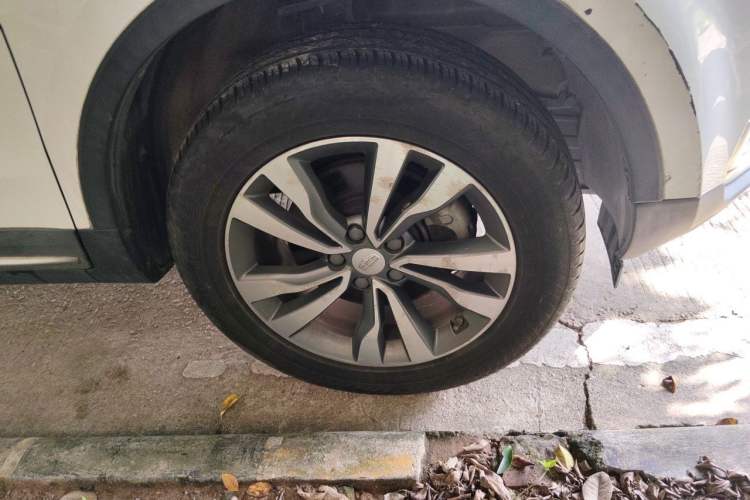 Used Geely Auto Emgrand X7 Sport 2016 1.8TD Automatic ZhiShang Model Right Front Wheel Hub