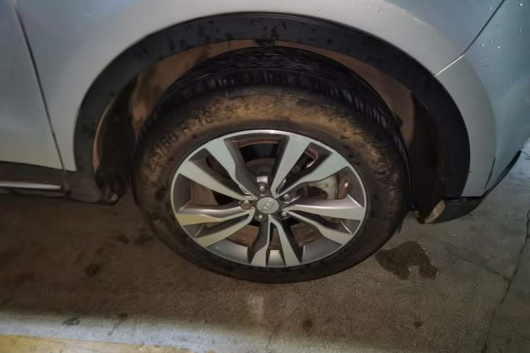 Used Geely Auto Emgrand X7 Sport 2016 1.8TD Automatic All-Wheel-Drive ZhiZun Edition Right Front Wheel Hub