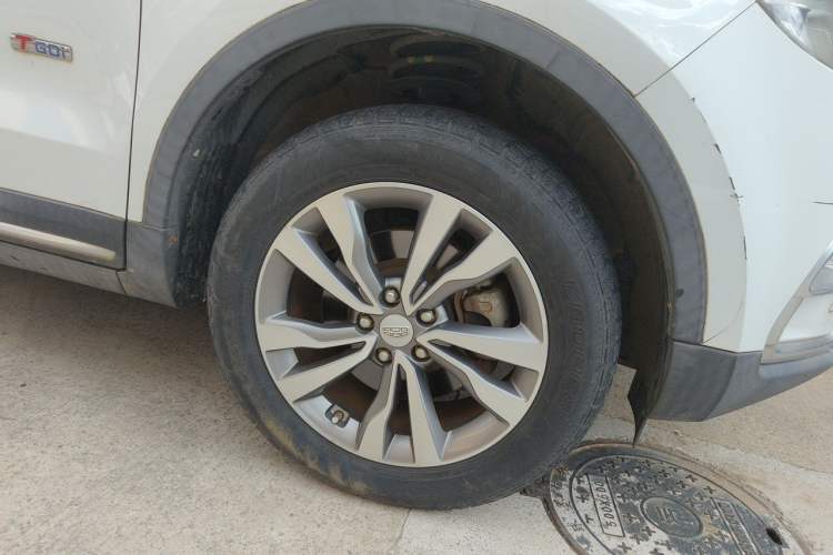 Used Geely Auto Emgrand X7 Sport 2016 1.8TD Automatic ZhiZun Version Right Front Wheel Hub