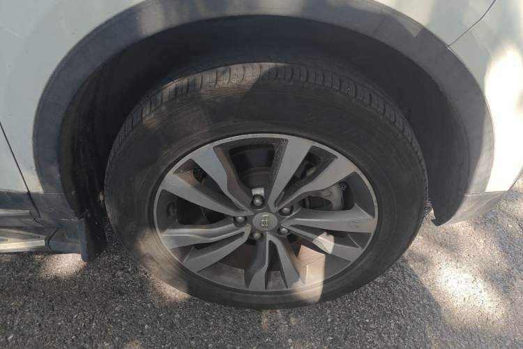 Used Geely Auto Emgrand X7 Sport 2016 1.8TD Automatic Smart Model Right Front Wheel Hub
