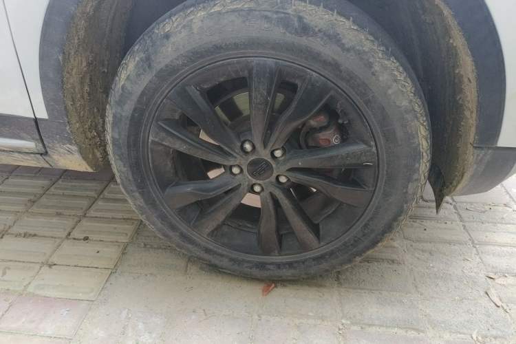 Used Geely Auto Emgrand X7 Sport 2016 1.8TD Automatic ZhiZun Version Right Front Wheel Hub