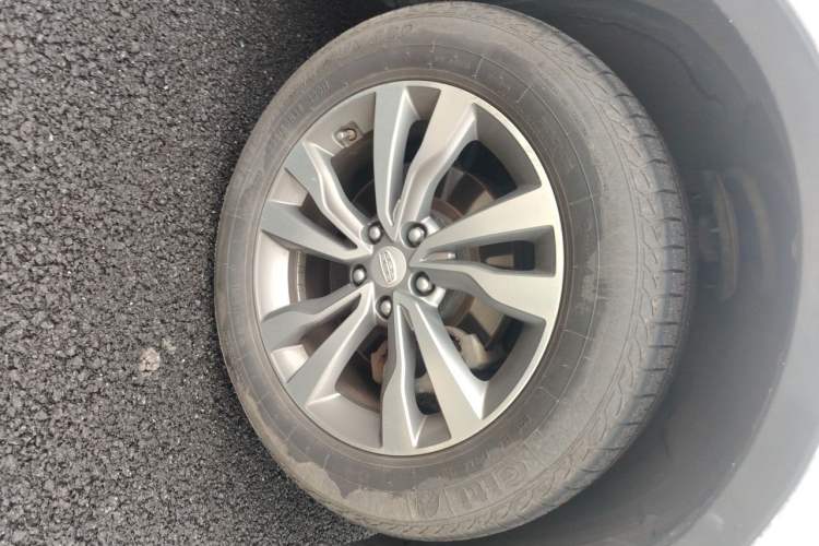 Used Geely Auto Emgrand X7 Sport 2016 1.8TD Automatic ZhiShang Model Right Front Wheel Hub