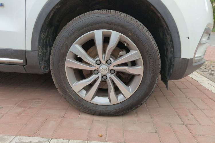 Used Geely Auto Emgrand X7 Sport 2016 1.8TD Automatic Smart Connectivity Version Right Front Wheel Hub
