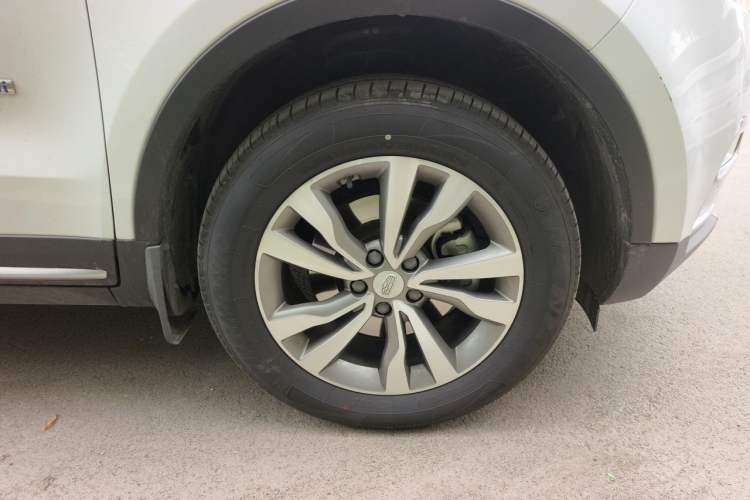 Used Geely Auto Emgrand X7 Sport 2016 1.8TD Automatic Smart Model Right Front Wheel Hub