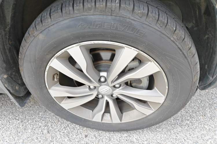 Used Geely Auto Emgrand X7 Sport 2016 1.8TD Automatic ZhiZun Version Right Front Wheel Hub