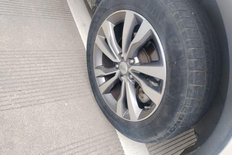 Used Geely Auto Emgrand X7 Sport 2016 1.8TD Automatic ZhiZun Version Right Front Wheel Hub