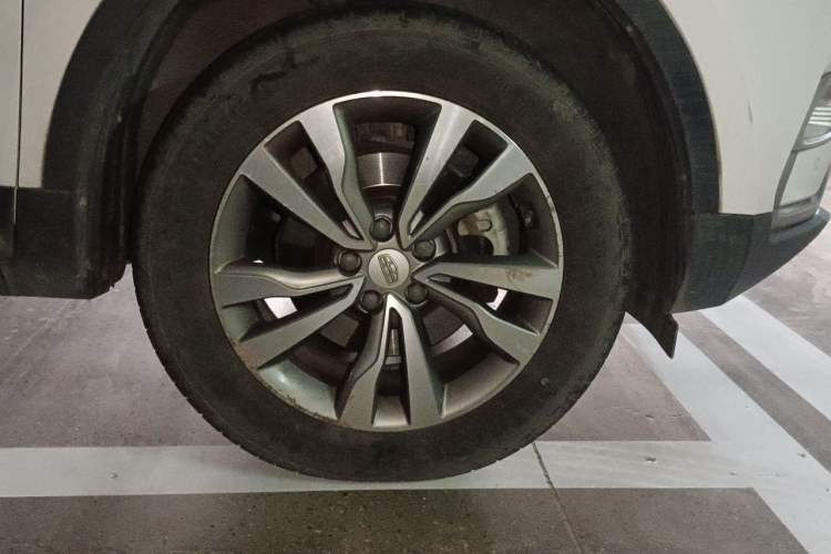 Used Geely Auto Emgrand X7 Sport 2016 1.8TD Automatic Smart Connectivity Version Right Front Wheel Hub