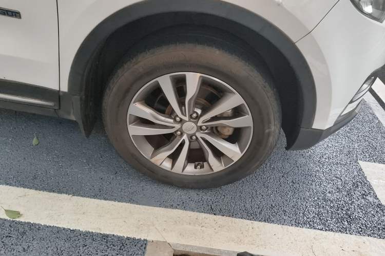 Used Geely Auto Emgrand X7 Sport 2016 1.8TD Automatic ZhiZun Version Right Front Wheel Hub