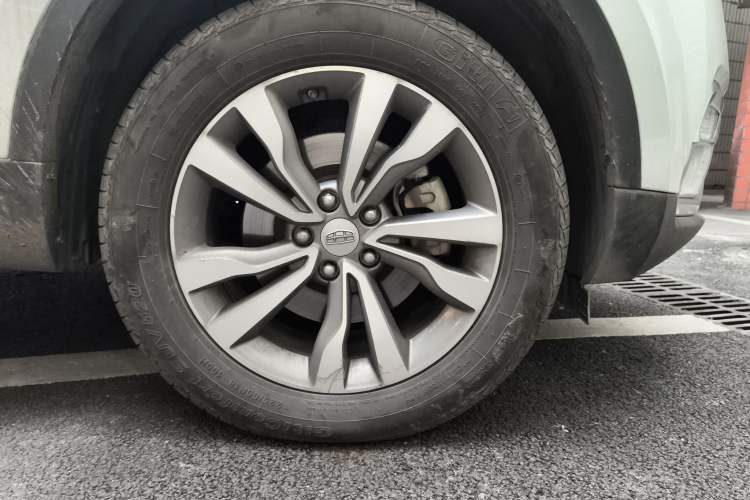 Used Geely Auto Emgrand X7 Sport 2016 1.8TD Automatic ZhiZun Version Right Front Wheel Hub