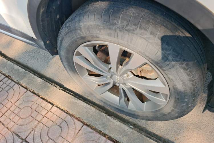 Used Geely Auto Emgrand X7 Sport 2016 1.8TD Automatic Smart Model Right Front Wheel Hub