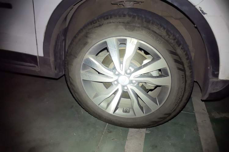 Used Geely Auto Emgrand X7 Sport 2016 1.8TD Automatic ZhiZun Version Right Front Wheel Hub